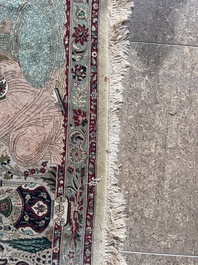 Tapis oriental de type Tabriz &agrave; d&eacute;cor de sc&egrave;nes anim&eacute;es, laine sur coton, 20&egrave;me si&egrave;cle