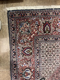 Tapis oriental de type Bidjar &agrave; d&eacute;cor floral, laine sur coton, 20&egrave;me si&egrave;cle