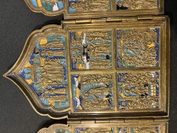 Croix d'ic&ocirc;ne et ic&ocirc;ne de voyage en quatre parties en bronze &eacute;maill&eacute;, Russie, 19&egrave;me/20&egrave;me si&egrave;cle