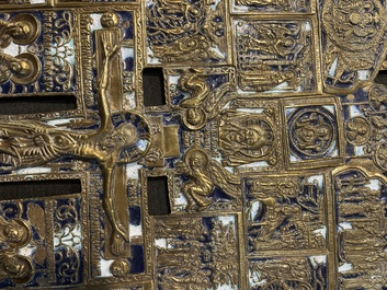 Croix d'ic&ocirc;ne et ic&ocirc;ne de voyage en quatre parties en bronze &eacute;maill&eacute;, Russie, 19&egrave;me/20&egrave;me si&egrave;cle