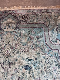 Tapis oriental de type Tabriz &agrave; d&eacute;cor de sc&egrave;nes anim&eacute;es, laine sur coton, 20&egrave;me si&egrave;cle