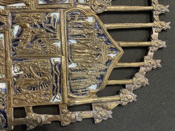 Croix d'ic&ocirc;ne et ic&ocirc;ne de voyage en quatre parties en bronze &eacute;maill&eacute;, Russie, 19&egrave;me/20&egrave;me si&egrave;cle