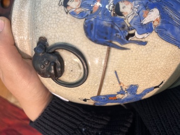 Vase en porcelaine de Chine polychrome dite 'de Nankin' &agrave; d&eacute;cor de sc&egrave;nes guerri&egrave;res, 19&egrave;me si&egrave;cle