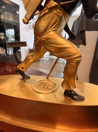 Pendule de chemin&eacute;e en bronze patin&eacute; et dor&eacute; &agrave; d&eacute;cor de 'bon sauvage', France, premi&egrave;re moiti&eacute; du 19&egrave;me si&egrave;cle