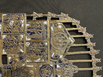 Croix d'ic&ocirc;ne et ic&ocirc;ne de voyage en quatre parties en bronze &eacute;maill&eacute;, Russie, 19&egrave;me/20&egrave;me si&egrave;cle