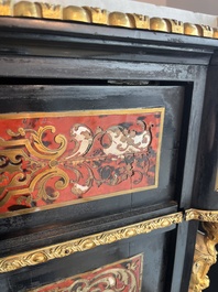 Meuble d'appui Napol&eacute;on III en marqueterie Boulle d'&eacute;caille et laiton aux montures dor&eacute;es et au plateau en marbre, France, 19&egrave;me si&egrave;cle