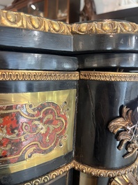 A French Historicism gilt bronze mounted tortoiseshell and brass marquetry ebonised wooden Boulle three-door credenza, 19th C.