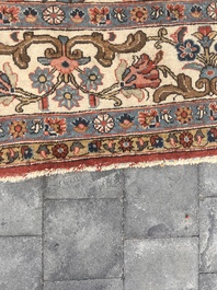 Tapis oriental de type Qom (Qum/Ghom) &agrave; d&eacute;cor floral, laine sur coton, deuxi&egrave;me quart du 20&egrave;me si&egrave;cle