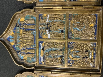 Croix d'ic&ocirc;ne et ic&ocirc;ne de voyage en quatre parties en bronze &eacute;maill&eacute;, Russie, 19&egrave;me/20&egrave;me si&egrave;cle