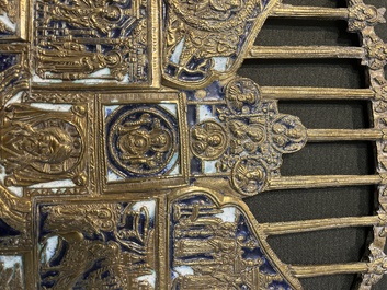 Croix d'ic&ocirc;ne et ic&ocirc;ne de voyage en quatre parties en bronze &eacute;maill&eacute;, Russie, 19&egrave;me/20&egrave;me si&egrave;cle