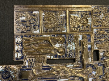 Croix d'ic&ocirc;ne et ic&ocirc;ne de voyage en quatre parties en bronze &eacute;maill&eacute;, Russie, 19&egrave;me/20&egrave;me si&egrave;cle