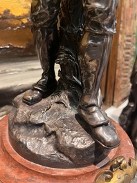 &Eacute;cole fran&ccedil;aise: Le r&eacute;mouleur, bronze argent&eacute; sur un imposant socle en marbre rouge, 19&egrave;me si&egrave;cle