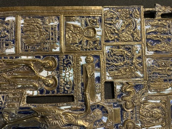 Croix d'ic&ocirc;ne et ic&ocirc;ne de voyage en quatre parties en bronze &eacute;maill&eacute;, Russie, 19&egrave;me/20&egrave;me si&egrave;cle