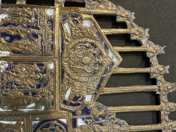 Croix d'ic&ocirc;ne et ic&ocirc;ne de voyage en quatre parties en bronze &eacute;maill&eacute;, Russie, 19&egrave;me/20&egrave;me si&egrave;cle