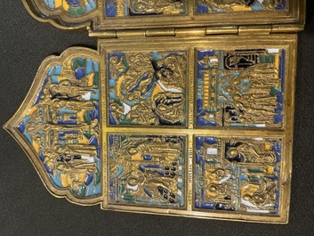 Croix d'ic&ocirc;ne et ic&ocirc;ne de voyage en quatre parties en bronze &eacute;maill&eacute;, Russie, 19&egrave;me/20&egrave;me si&egrave;cle