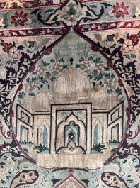 Tapis oriental de type Tabriz &agrave; d&eacute;cor de sc&egrave;nes anim&eacute;es, laine sur coton, 20&egrave;me si&egrave;cle