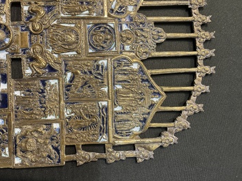 Croix d'ic&ocirc;ne et ic&ocirc;ne de voyage en quatre parties en bronze &eacute;maill&eacute;, Russie, 19&egrave;me/20&egrave;me si&egrave;cle