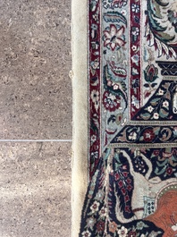 Tapis oriental de type Tabriz &agrave; d&eacute;cor de sc&egrave;nes anim&eacute;es, laine sur coton, 20&egrave;me si&egrave;cle