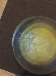 &Eacute;mile Gall&eacute; (1846-1904, &agrave; la mani&egrave;re de): Vase de style Art nouveau en verre cam&eacute;e vert &agrave; d&eacute;cor d'&eacute;l&eacute;phants, 20&egrave;me si&egrave;cle