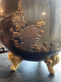 Vase tripode en porcelaine Satsuma de Japon, Meiji, 19&egrave;me si&egrave;cle