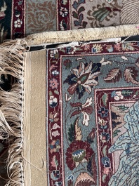Tapis oriental de type Tabriz &agrave; d&eacute;cor de sc&egrave;nes anim&eacute;es, laine sur coton, 20&egrave;me si&egrave;cle