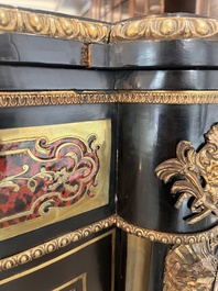 A French Historicism gilt bronze mounted tortoiseshell and brass marquetry ebonised wooden Boulle three-door credenza, 19th C.