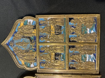 Croix d'ic&ocirc;ne et ic&ocirc;ne de voyage en quatre parties en bronze &eacute;maill&eacute;, Russie, 19&egrave;me/20&egrave;me si&egrave;cle