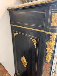 Meuble d'appui Napol&eacute;on III en marqueterie Boulle d'&eacute;caille et laiton aux montures dor&eacute;es et au plateau en marbre, France, 19&egrave;me si&egrave;cle