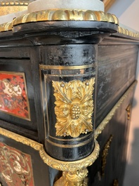 Meuble d'appui Napol&eacute;on III en marqueterie Boulle d'&eacute;caille et laiton aux montures dor&eacute;es et au plateau en marbre, France, 19&egrave;me si&egrave;cle