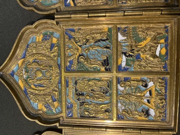 Croix d'ic&ocirc;ne et ic&ocirc;ne de voyage en quatre parties en bronze &eacute;maill&eacute;, Russie, 19&egrave;me/20&egrave;me si&egrave;cle