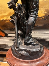 &Eacute;cole fran&ccedil;aise: Le r&eacute;mouleur, bronze argent&eacute; sur un imposant socle en marbre rouge, 19&egrave;me si&egrave;cle