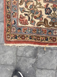 Tapis oriental de type Qom (Qum/Ghom) &agrave; d&eacute;cor floral, laine sur coton, deuxi&egrave;me quart du 20&egrave;me si&egrave;cle