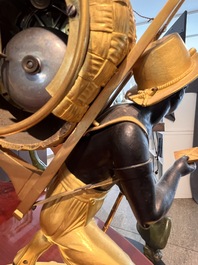 Pendule de chemin&eacute;e en bronze patin&eacute; et dor&eacute; &agrave; d&eacute;cor de 'bon sauvage', France, premi&egrave;re moiti&eacute; du 19&egrave;me si&egrave;cle