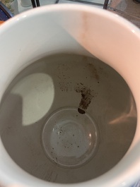 Vase de forme 'hu' en porcelaine de Chine en bleu, blanc et rouge de cuivre, marque de Qianlong, Chine, 20&egrave;me si&egrave;cle