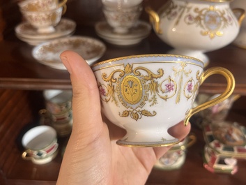 Service &agrave; caf&eacute; de 23 pi&egrave;ces richement dor&eacute; et &agrave; d&eacute;cor floral, Jean Pouyat, France, Limoges, 20&egrave;me si&egrave;cle