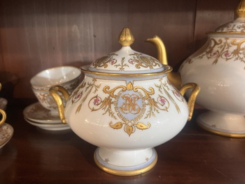 Service &agrave; caf&eacute; de 23 pi&egrave;ces richement dor&eacute; et &agrave; d&eacute;cor floral, Jean Pouyat, France, Limoges, 20&egrave;me si&egrave;cle