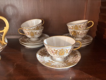 Service &agrave; caf&eacute; de 23 pi&egrave;ces richement dor&eacute; et &agrave; d&eacute;cor floral, Jean Pouyat, France, Limoges, 20&egrave;me si&egrave;cle