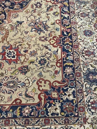 Tapis oriental de type Tabriz &agrave; d&eacute;cor floral, laine sur coton, milieu du 20&egrave;me si&egrave;cle