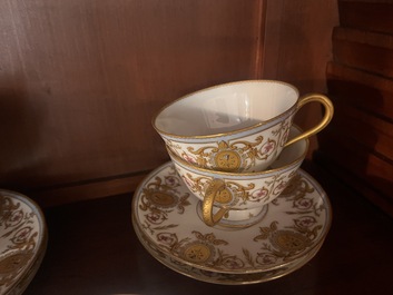 Service &agrave; caf&eacute; de 23 pi&egrave;ces richement dor&eacute; et &agrave; d&eacute;cor floral, Jean Pouyat, France, Limoges, 20&egrave;me si&egrave;cle