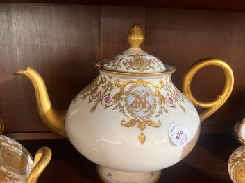 Service &agrave; caf&eacute; de 23 pi&egrave;ces richement dor&eacute; et &agrave; d&eacute;cor floral, Jean Pouyat, France, Limoges, 20&egrave;me si&egrave;cle