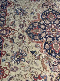 Tapis oriental de type Tabriz &agrave; d&eacute;cor floral, laine sur coton, milieu du 20&egrave;me si&egrave;cle