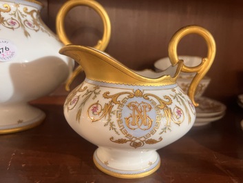Service &agrave; caf&eacute; de 23 pi&egrave;ces richement dor&eacute; et &agrave; d&eacute;cor floral, Jean Pouyat, France, Limoges, 20&egrave;me si&egrave;cle