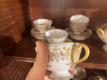 Service &agrave; caf&eacute; de 23 pi&egrave;ces richement dor&eacute; et &agrave; d&eacute;cor floral, Jean Pouyat, France, Limoges, 20&egrave;me si&egrave;cle