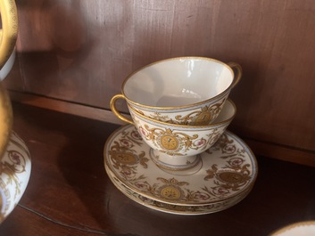 Service &agrave; caf&eacute; de 23 pi&egrave;ces richement dor&eacute; et &agrave; d&eacute;cor floral, Jean Pouyat, France, Limoges, 20&egrave;me si&egrave;cle