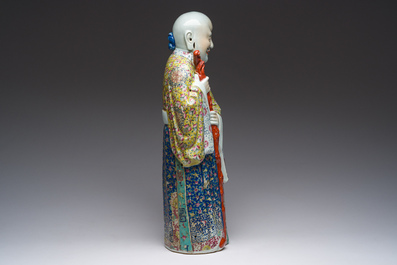 Een grote Chinese famille rose figuur van Shou Xing, 19de eeuw