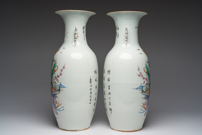 Een paar Chinese famille rose vazen met dames in een tuin, 19de/20ste eeuw