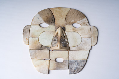 Een Chinees verkalkt nefriet jade dodenmasker, mogelijk Zhou