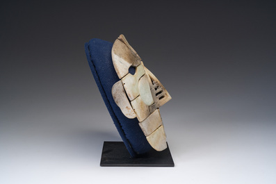 Een Chinees verkalkt nefriet jade dodenmasker, mogelijk Zhou