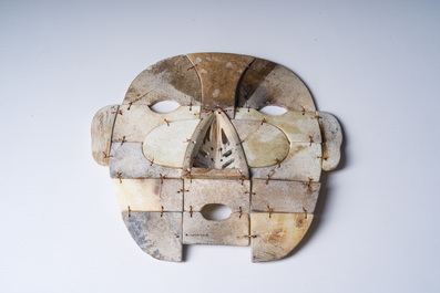 Een Chinees verkalkt nefriet jade dodenmasker, mogelijk Zhou