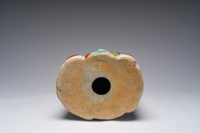 Een grote Chinese famille rose figuur van Shou Xing, 19de eeuw